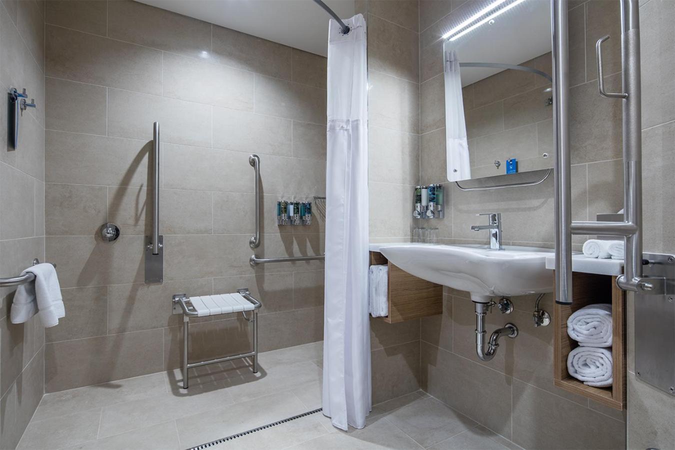 מלון Hampton By Hilton Zeytinburnu 4*