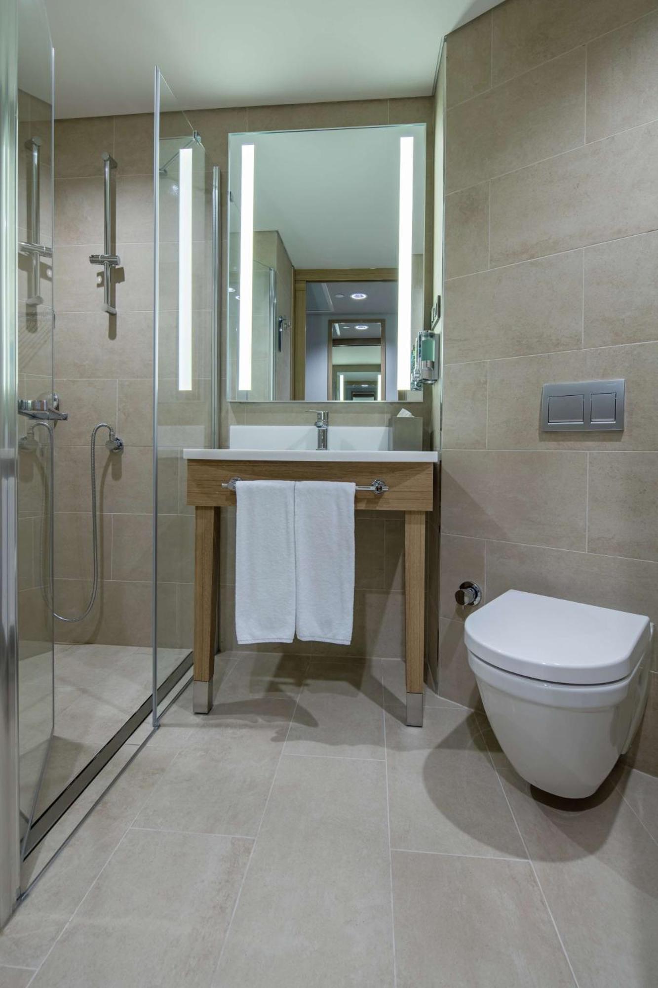 Hampton By Hilton Zeytinburnu מלון