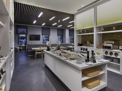 Hampton By Hilton Zeytinburnu מלון